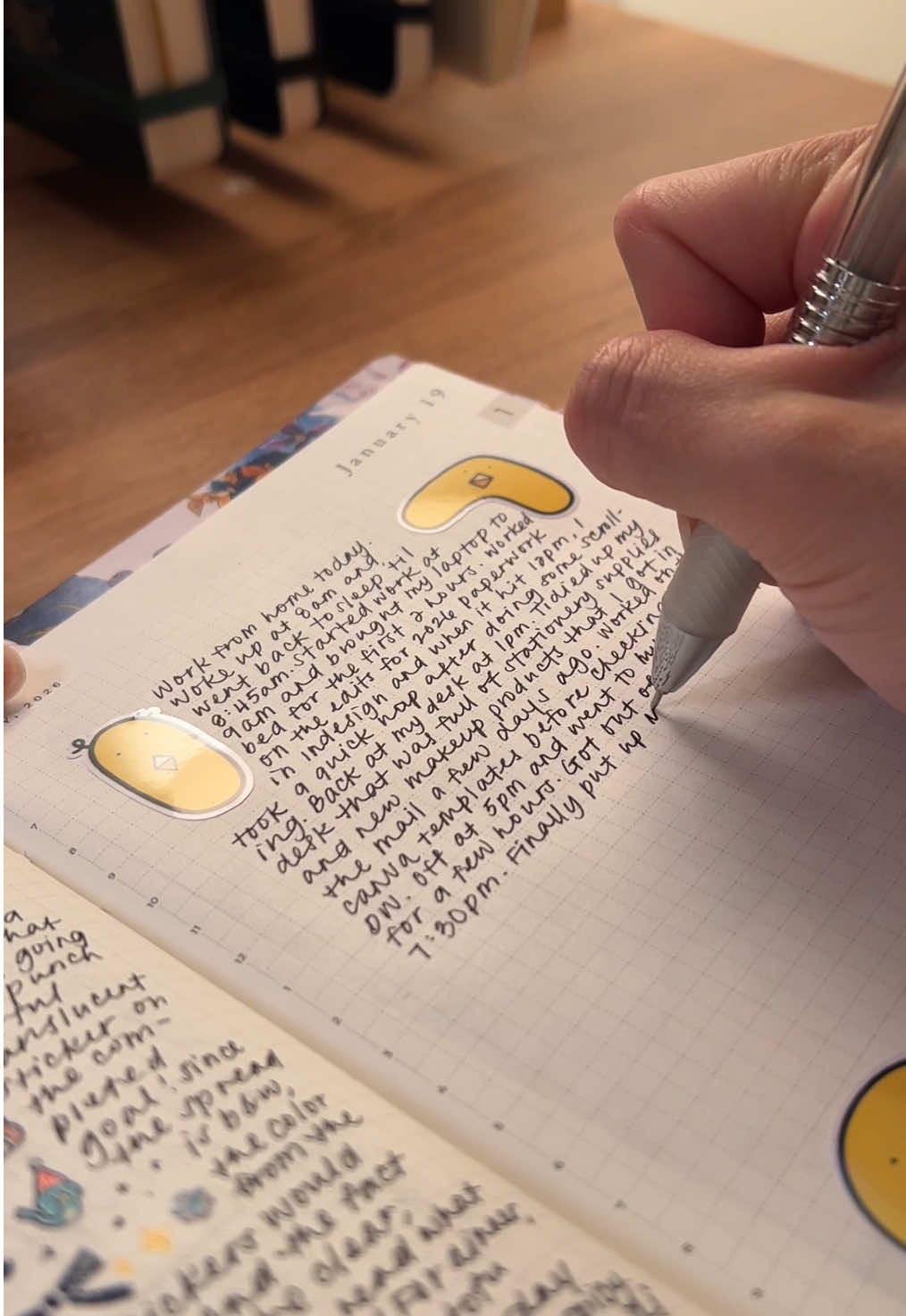 journal with me :) the transition from using a weekly journal to a daily journal has been interesting. still trying to find my style..