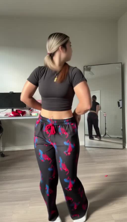 Rate this outfit 1-10? Leave your honest score down below🥰 #OOTD #OutfitReview #FashionRating #ViralPost #FollowForMore